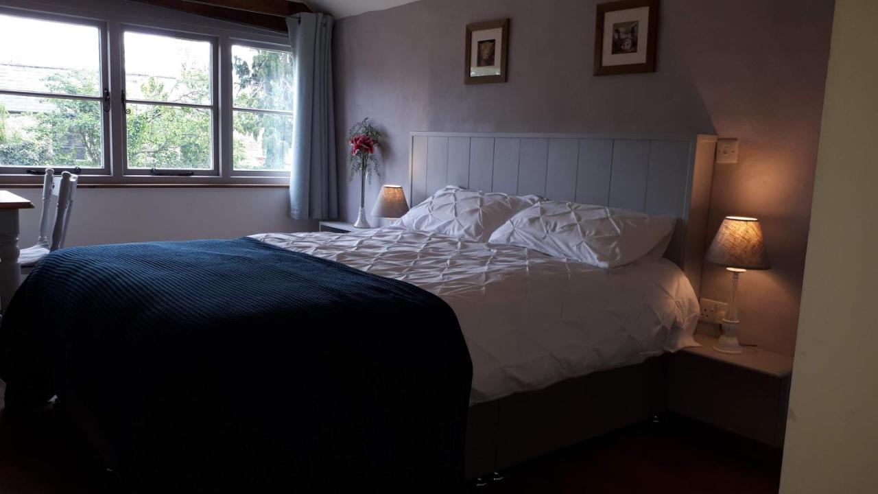 The Byre North End Farm Bed & Breakfast Ashton Keynes Exterior photo