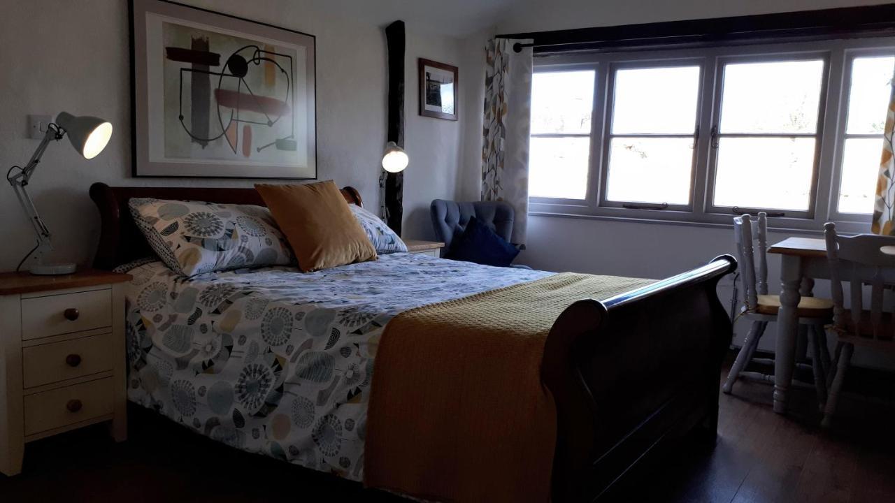 The Byre North End Farm Bed & Breakfast Ashton Keynes Exterior photo