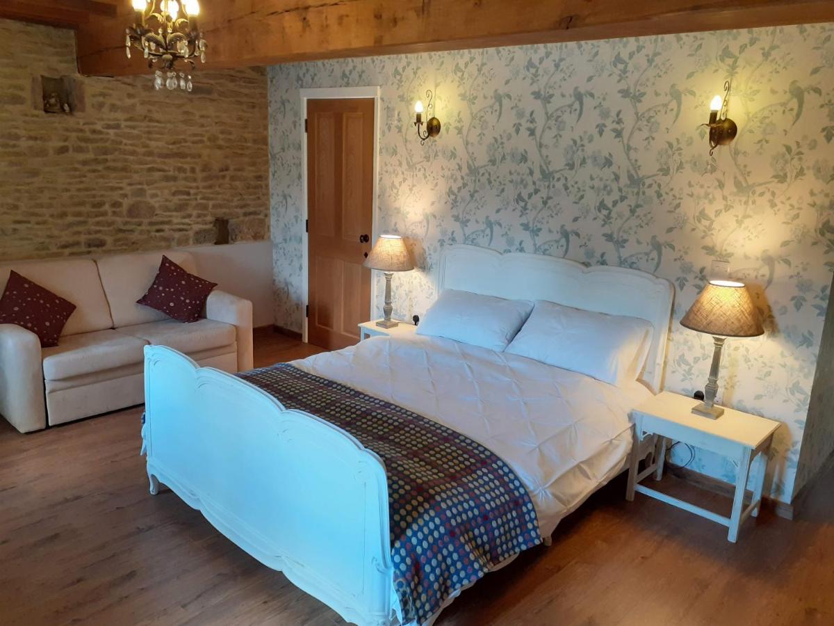 The Byre North End Farm Bed & Breakfast Ashton Keynes Exterior photo