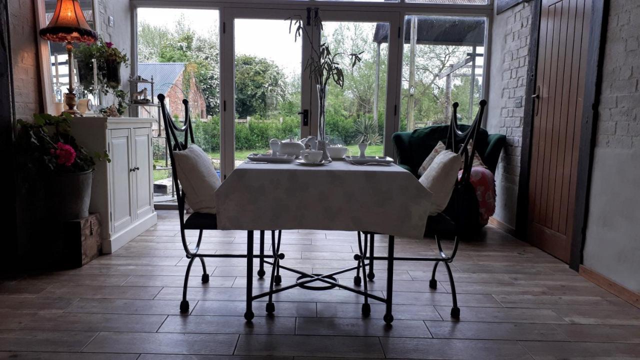 The Byre North End Farm Bed & Breakfast Ashton Keynes Exterior photo